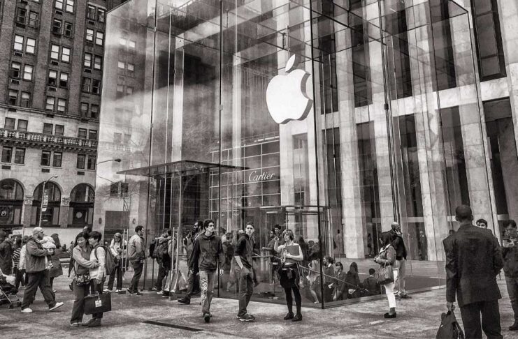apple store black and white