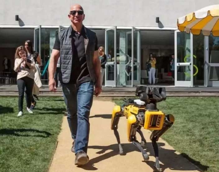 Jeff Bezos with his new pet